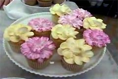 cupcake decorating