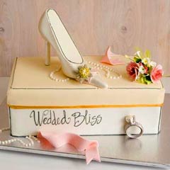 Bridal shower cake that looks just like a shoe box