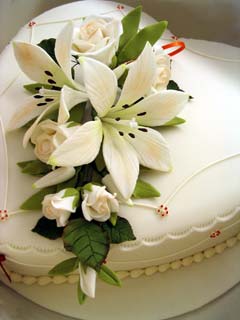 traditional wedding cake