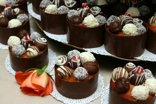 miniature wedding cakes