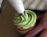 cupcake decorating