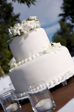 white wedding cakes