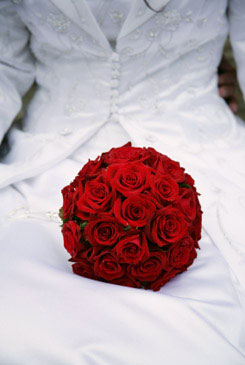 red bridal bouquet pictures 2