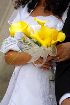 yellow bridal bouquet pictures